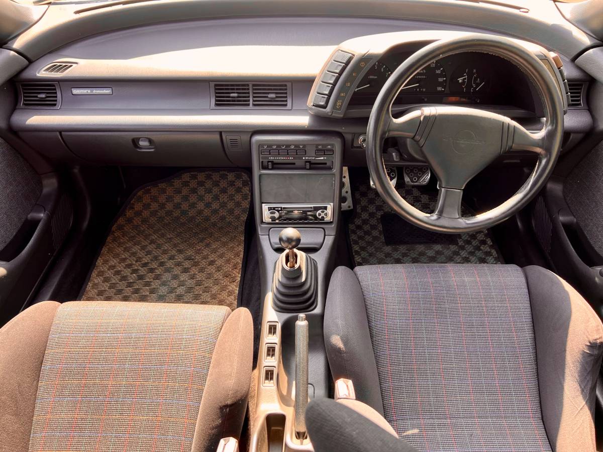 Isuzu-gemini-1991-white-15