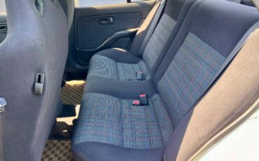 Isuzu-gemini-1991-white-18