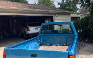 Isuzu-pickup-1989-blue-1