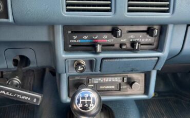 Isuzu-pickup-1989-blue-8