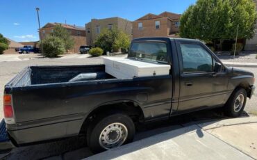 Isuzu-pickup-1992-black-1