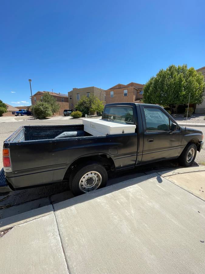Isuzu-pickup-1992-black-1