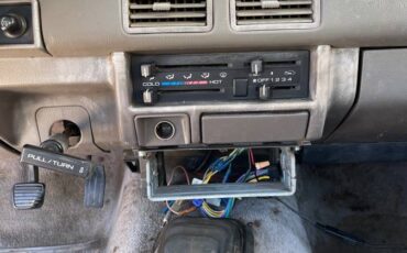 Isuzu-pickup-1992-black-11