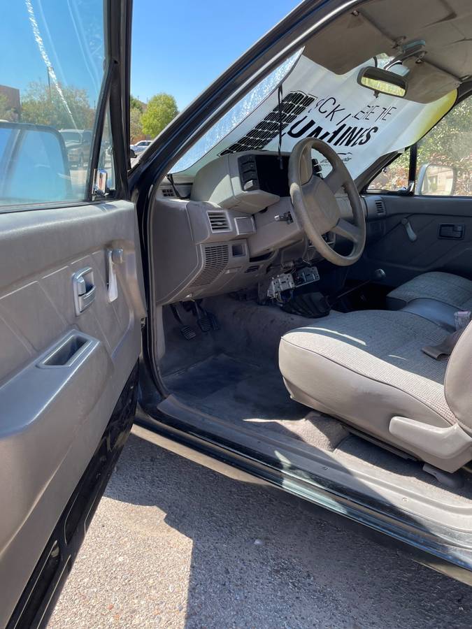 Isuzu-pickup-1992-black-13