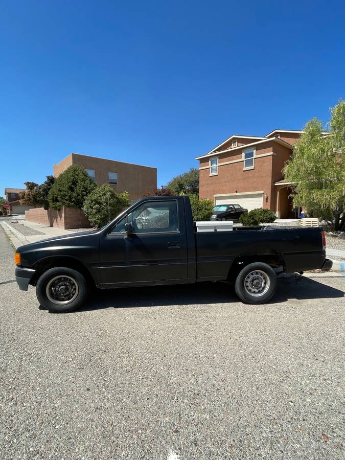 Isuzu-pickup-1992-black-2