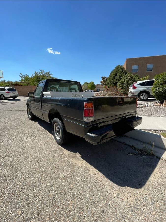Isuzu-pickup-1992-black-4