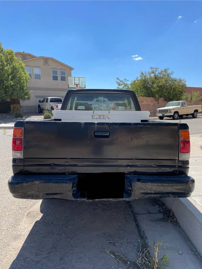 Isuzu-pickup-1992-black-5