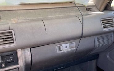 Isuzu-pickup-1992-black-6