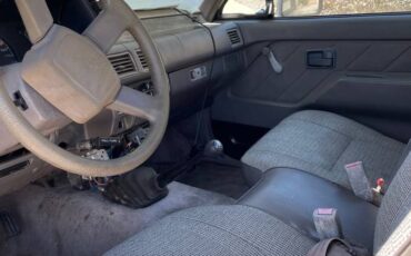 Isuzu-pickup-1992-black-7