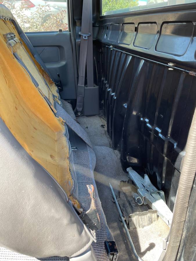 Isuzu-pickup-1992-black-9