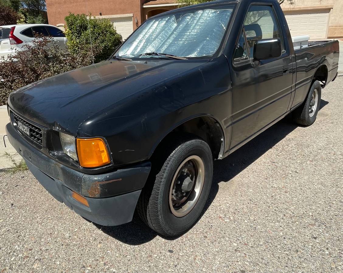 Isuzu-pickup-1992-black