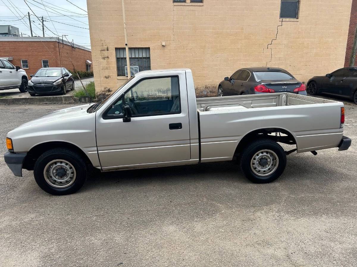 Isuzu-pickup-1993-1