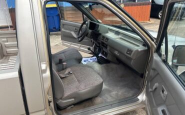 Isuzu-pickup-1993-17