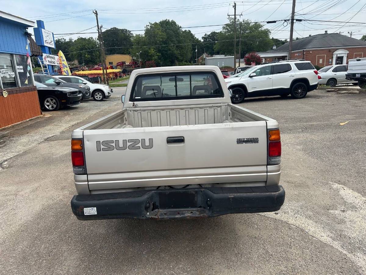 Isuzu-pickup-1993-2