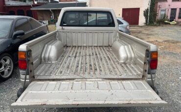 Isuzu-pickup-1993-23