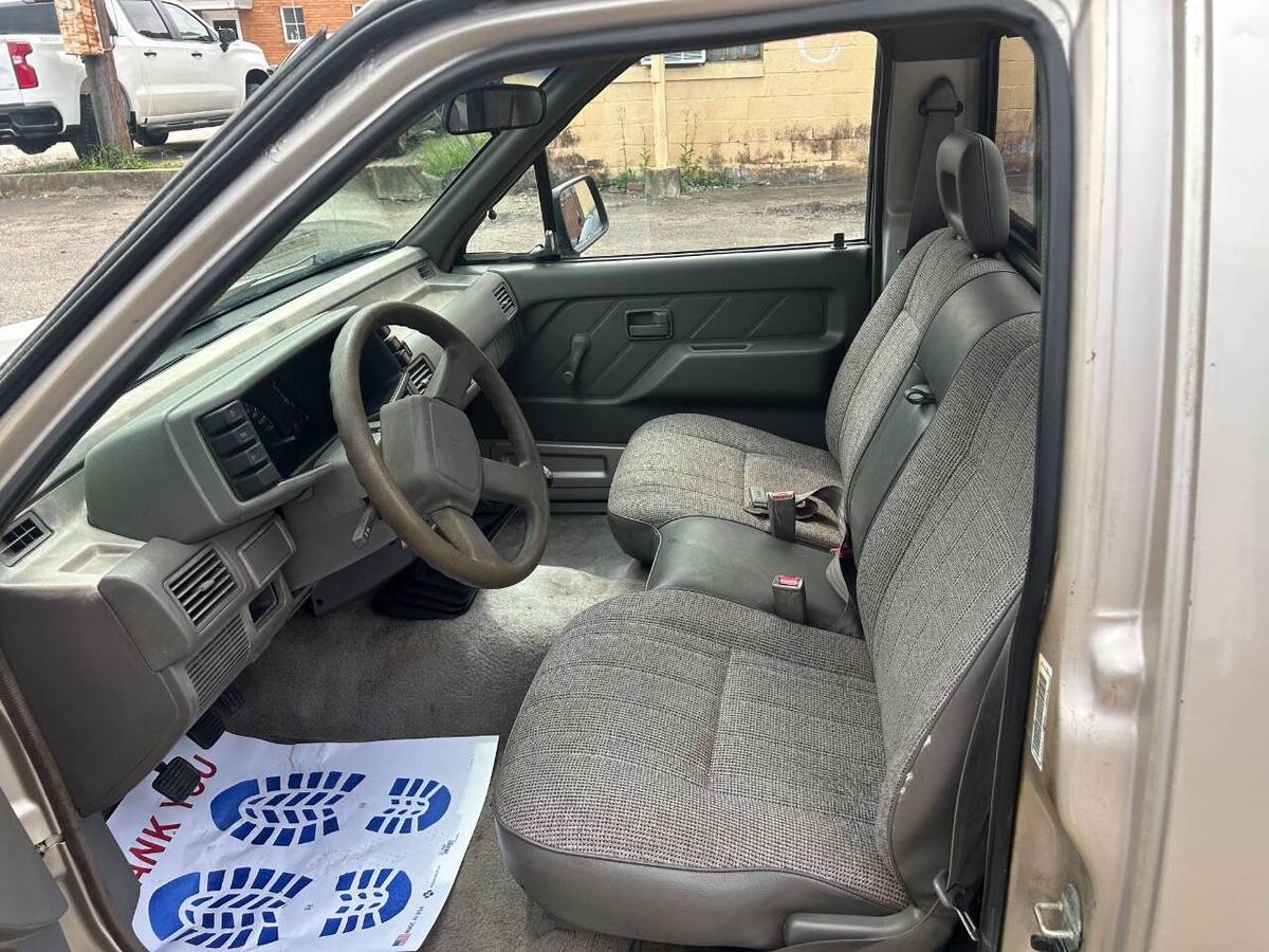 Isuzu-pickup-1993-4