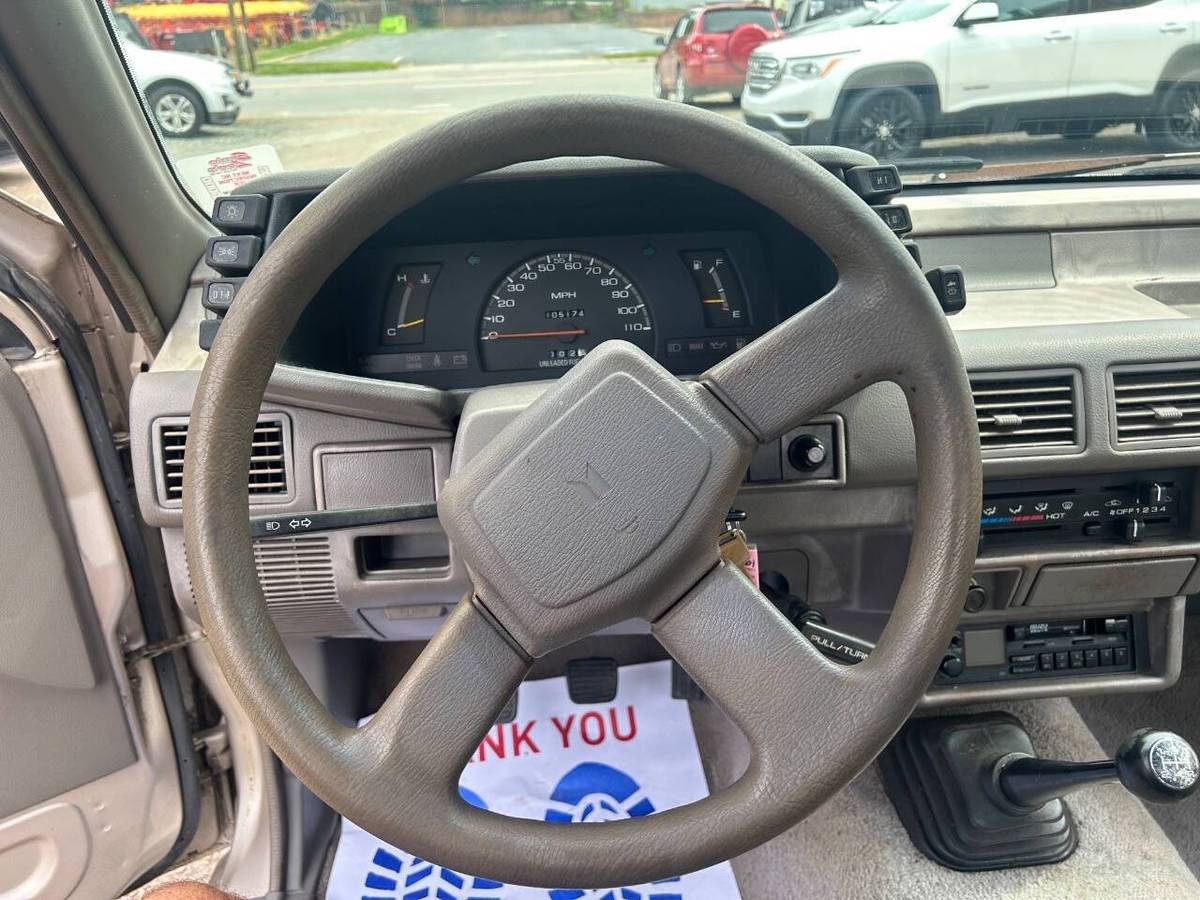 Isuzu-pickup-1993-7