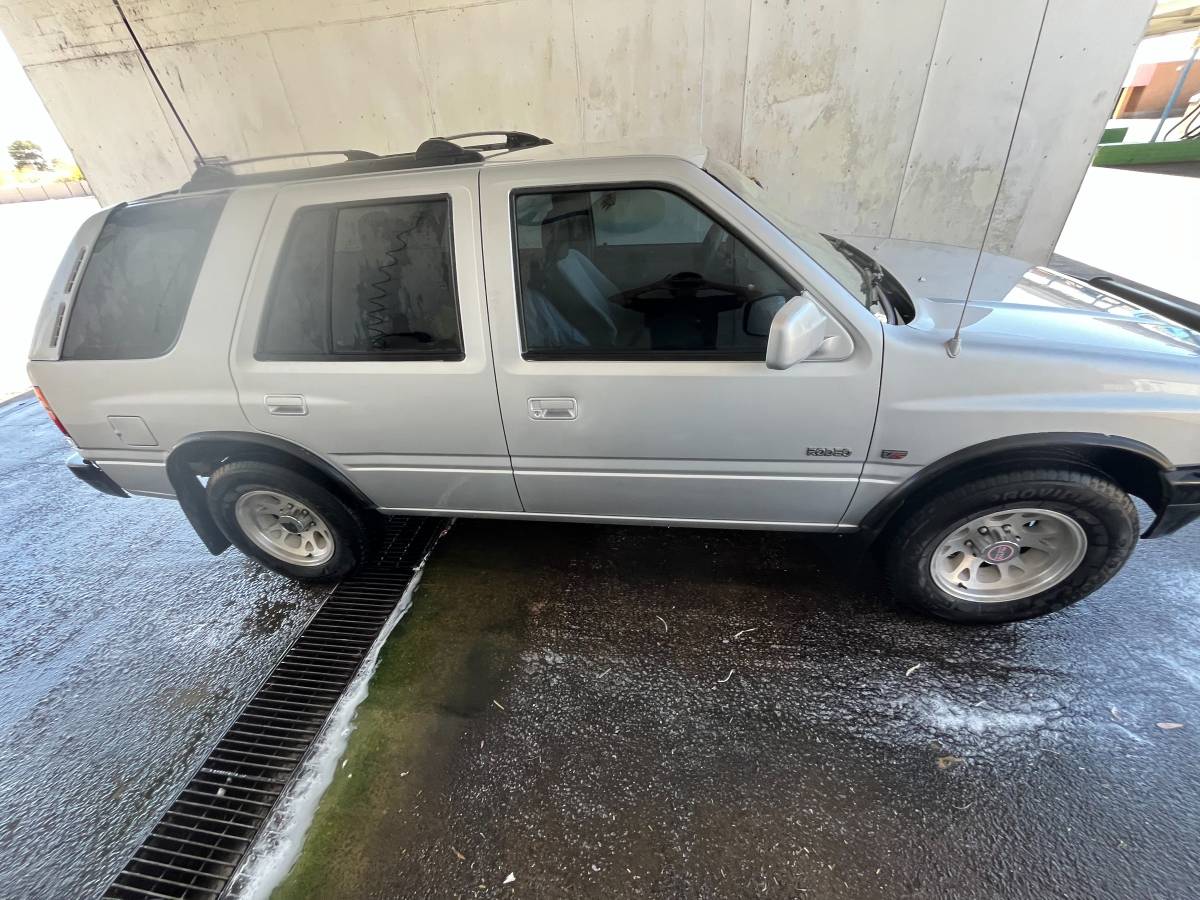 Isuzu-rodeo-1994-silver-3