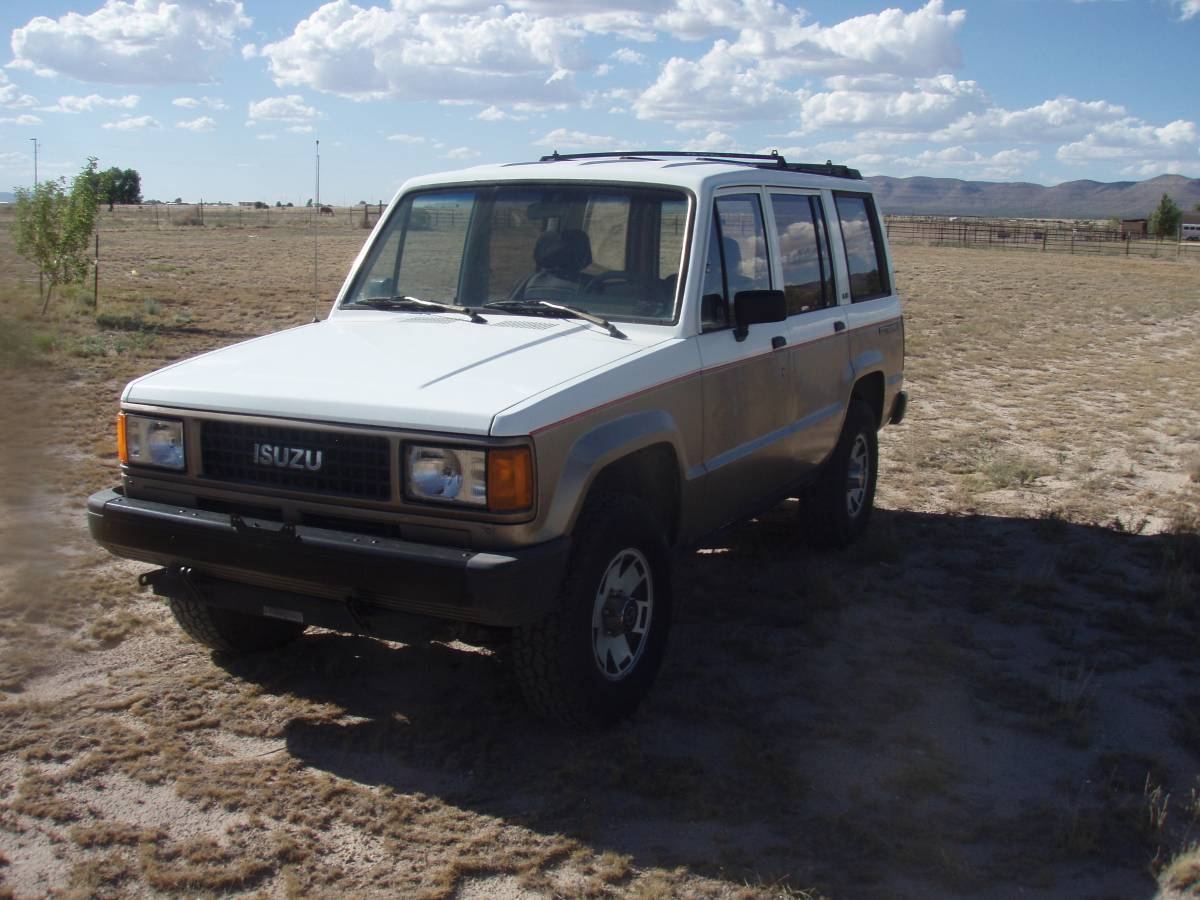 Isuzu-trooper-1988-1