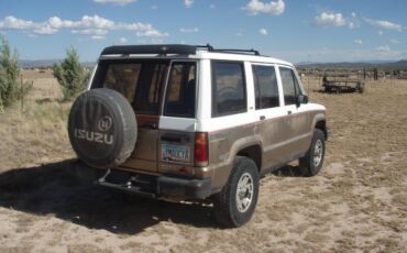 Isuzu-trooper-1988-2