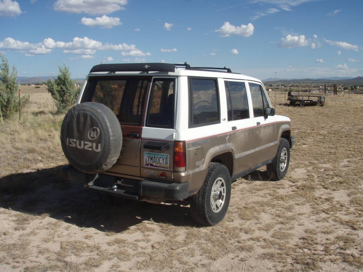 Isuzu-trooper-1988-2