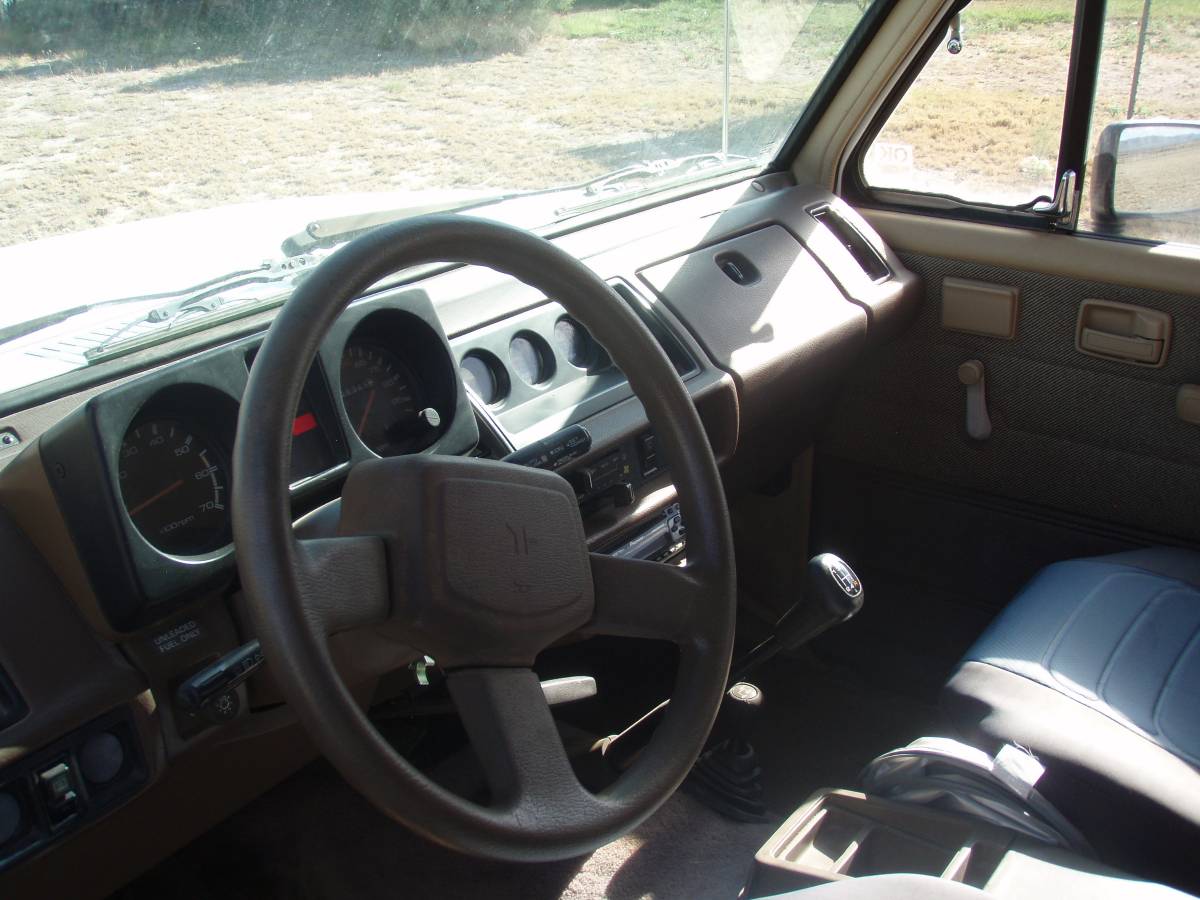 Isuzu-trooper-1988-4