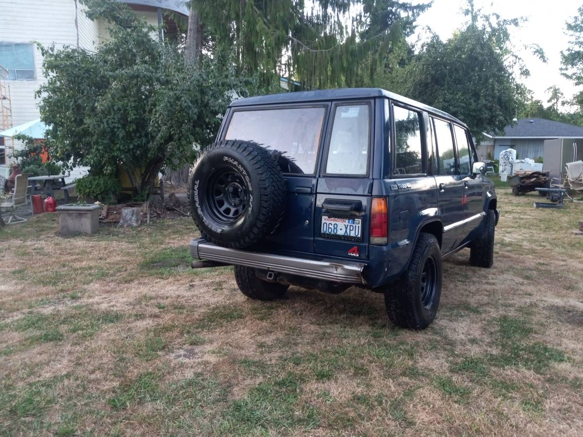 Isuzu-trooper-1989-1