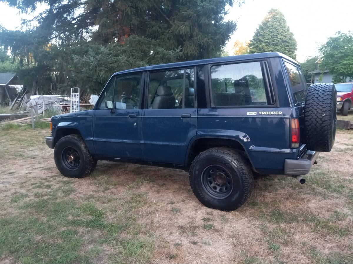 Isuzu-trooper-1989