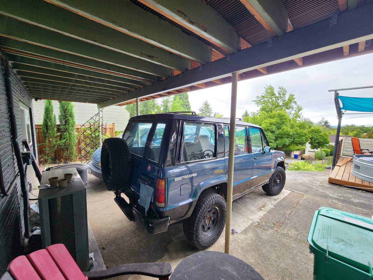 Isuzu-trooper-1991-custom-6