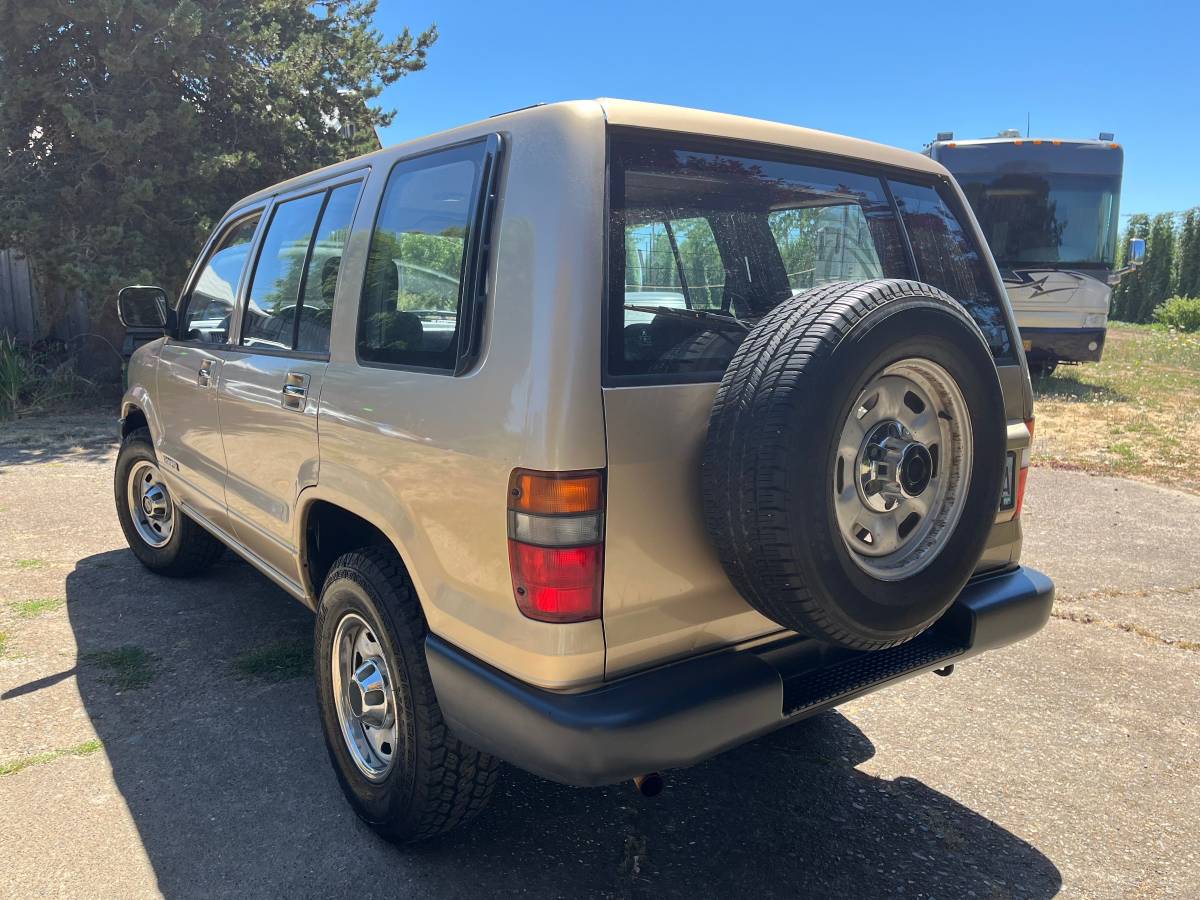 Isuzu-trooper-1992-1