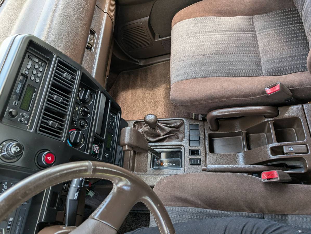 Isuzu-trooper-1992-16