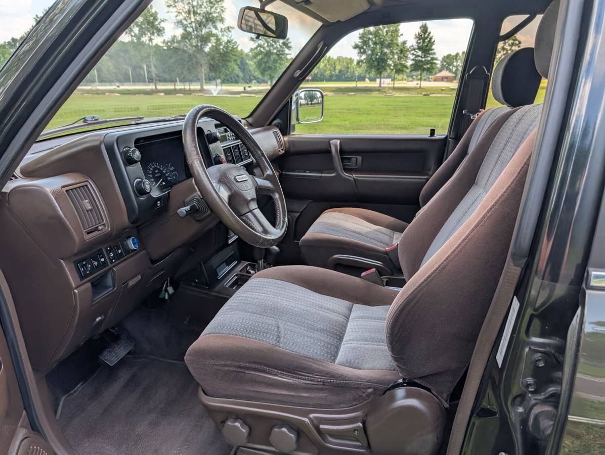 Isuzu-trooper-1992-21
