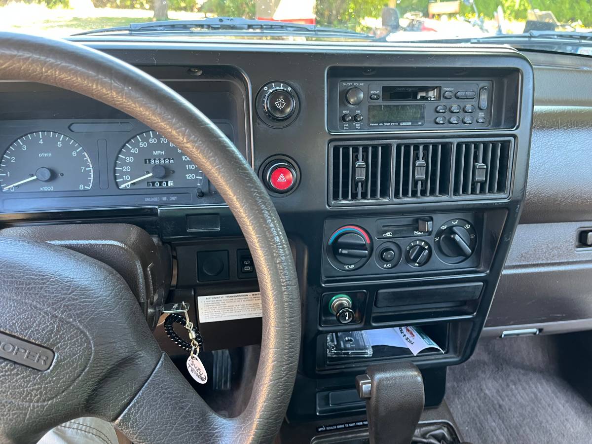 Isuzu-trooper-1992-6