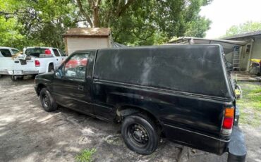 Isuzu-truck-1990-black-1