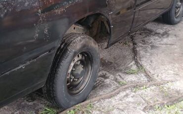 Isuzu-truck-1990-black-13