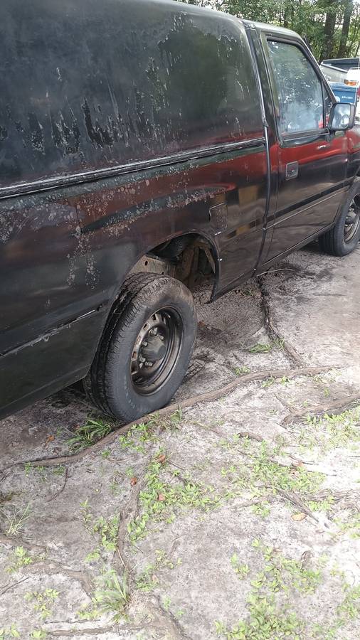 Isuzu-truck-1990-black-13