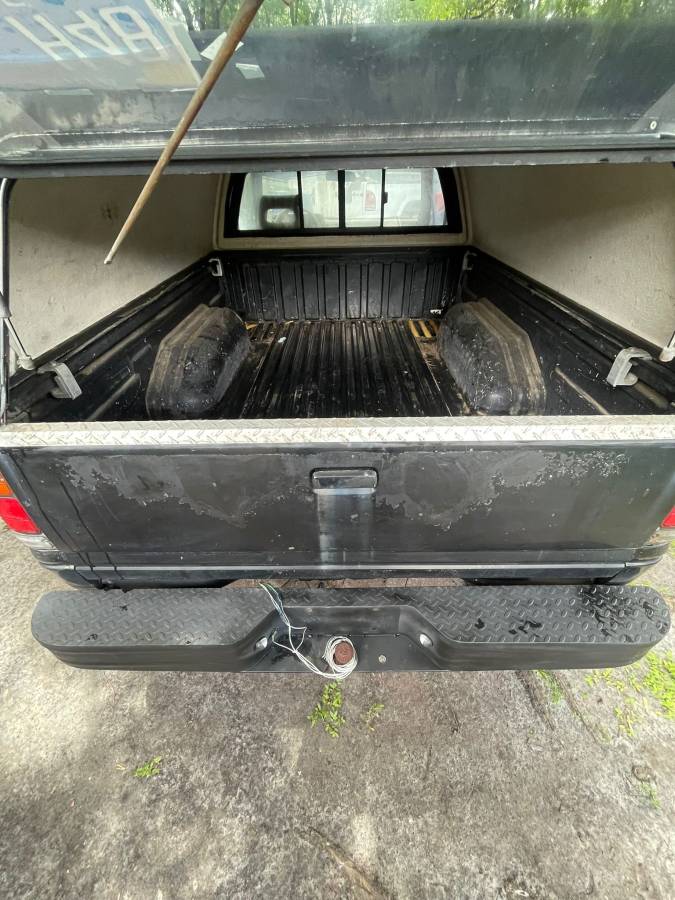 Isuzu-truck-1990-black-17