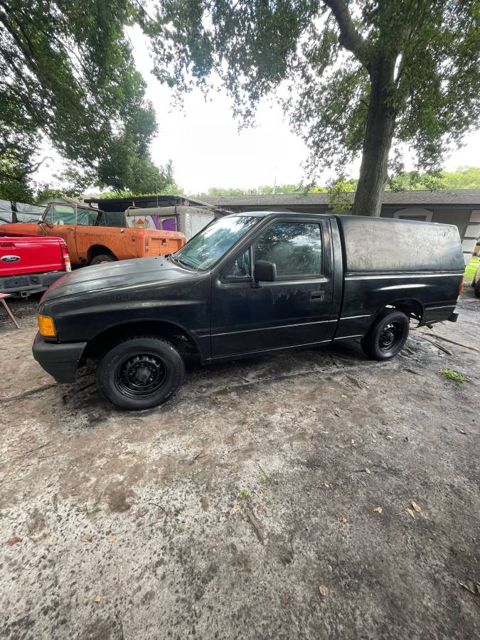 Isuzu-truck-1990-black-5
