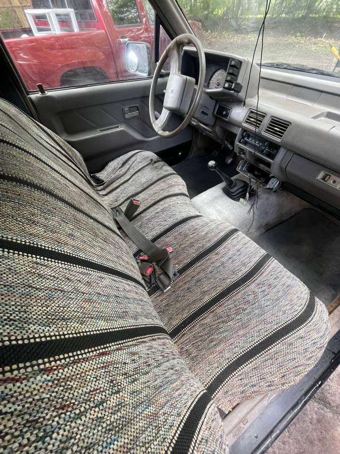 Isuzu-truck-1990-black-6