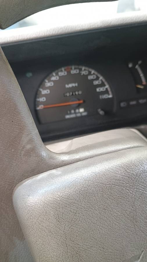 Isuzu-truck-1990-black-8