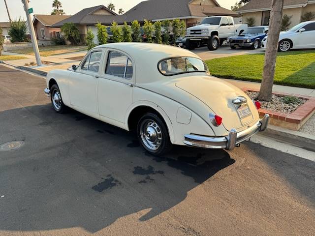 Jaguar-1959-white-1