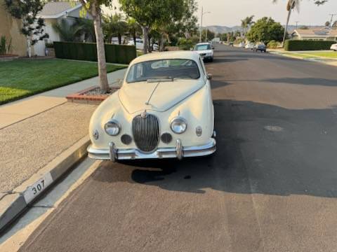 Jaguar-1959-white-2