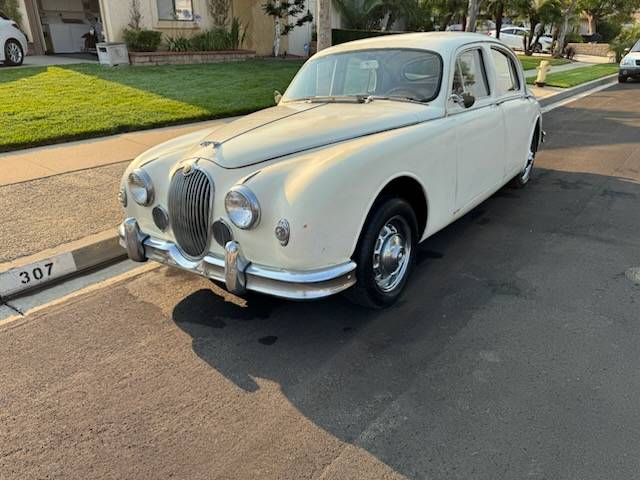 Jaguar-1959-white-3