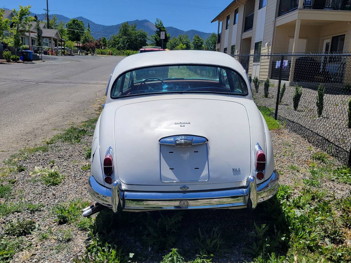 Jaguar-1964-white-3