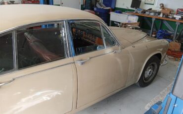 Jaguar-420-1967-Brown-Maroon-2