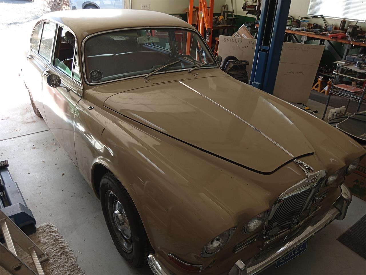 Jaguar-420-1967-Brown-Maroon-21