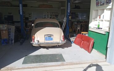 Jaguar-420-1967-Brown-Maroon-3