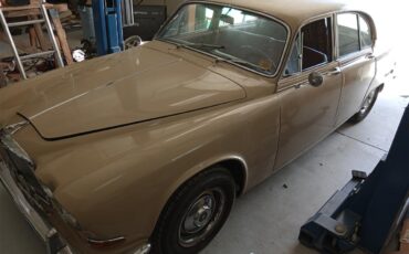 Jaguar-420-1967-Brown-Maroon