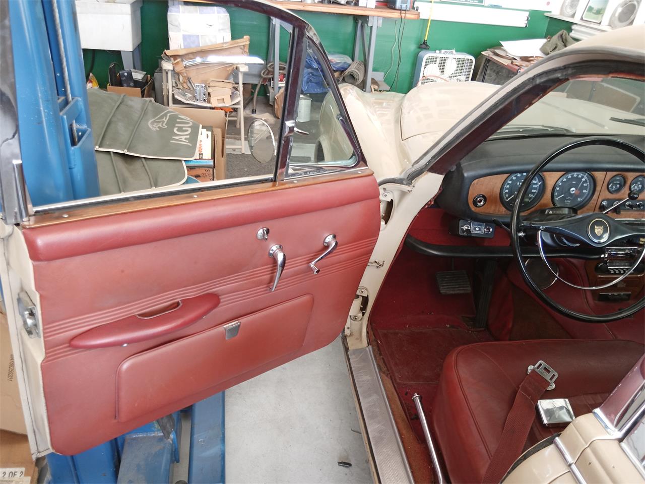 Jaguar-420-1967-Brown-Maroon-39