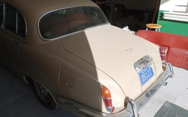 Jaguar-420-1967-Brown-Maroon-5